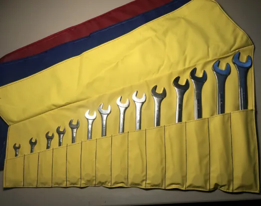 Unrolled 14-piece wrench holder