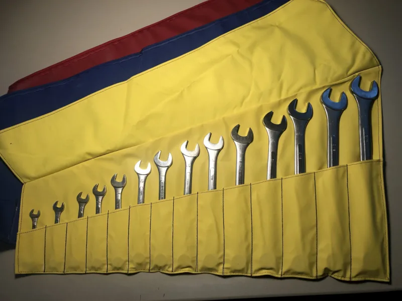 Unrolled 14-piece wrench holder